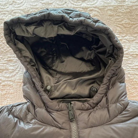 The North Face 550 Women's Puffer Jacket - Picture 9 of 16